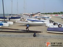 上海大学园滴水湖水上帆船