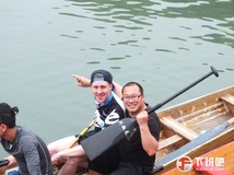 龙舟上的老外 乐清兴趣龙