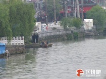 去水潭的路上看到白塔王在准备训练