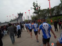 9-22跃龙队员等候进场领奖