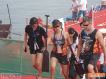 龙舟赛上的帅哥美女们!