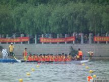 8-16最辛苦的人---在太阳暴晒的裁判员