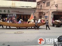 这样运龙舟省力啊