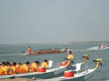 上海滴水湖比赛现场 乐清盖竹鑫德威龙舟队