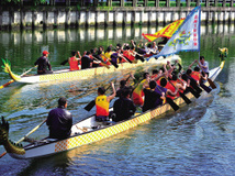 水清柳绿美如画 龙舟下水报春回