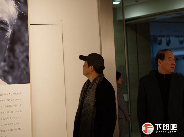 1全国政协领导周国富和鲍贤伦主席来卢乐群书法展厅参观 (1).jpg