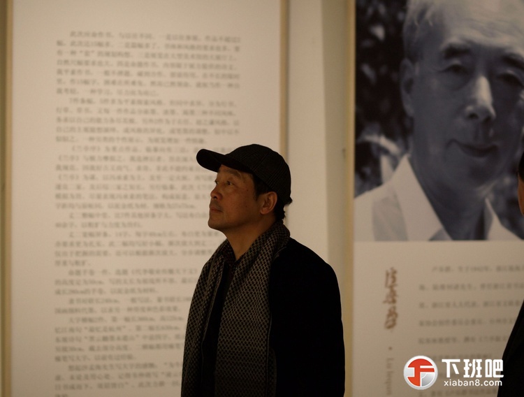 1全国政协领导周国富和鲍贤伦主席来卢乐群书法展厅参观 (2).jpg