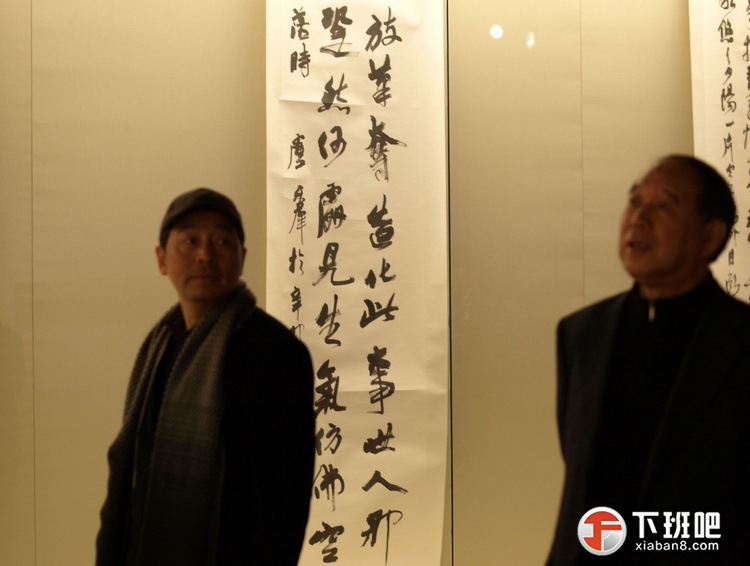 1全国政协领导周国富和鲍贤伦主席来卢乐群书法展厅参观 (3).jpg