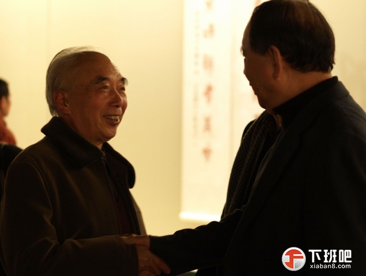 1全国政协领导周国富和鲍贤伦主席来卢乐群书法展厅参观 (5).jpg